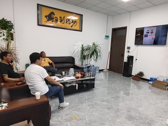 连续式花季APP下载安装通过多媒体的形式向客户展现
