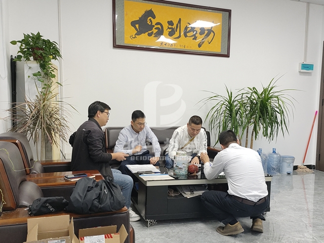 客户前来探秘花季传媒广告入口网站下载机械电池花季APP下载安装变废为宝的故事